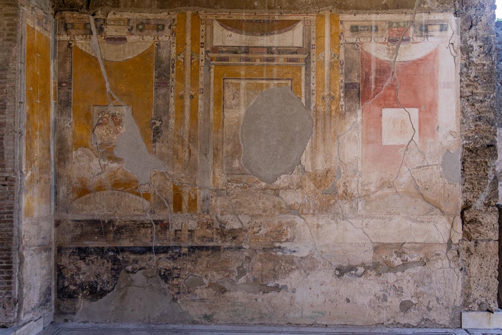 V.1.26 Pompeii. October 2023. Room “i”, south wall of tablinum. Photo courtesy of Johannes Eber.

