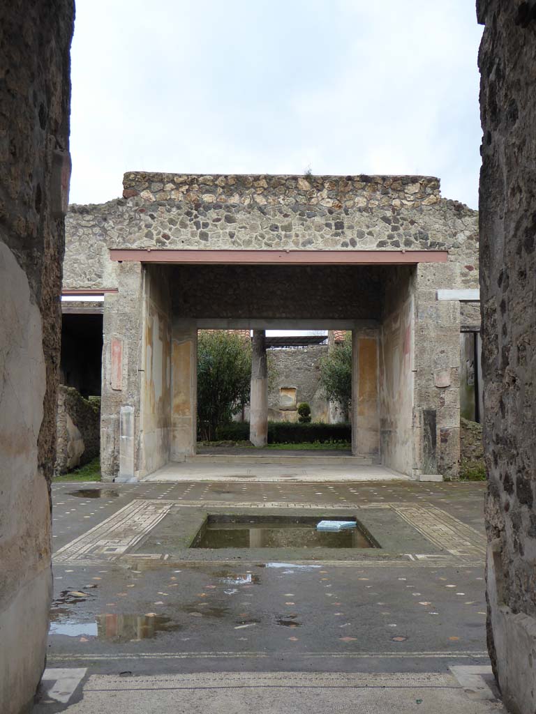 V.1.26 Pompeii. January 2017. 
Looking east across impluvium in atrium towards tablinum and through to garden area.
Foto Annette Haug, ERC Grant 681269 DÉCOR.
