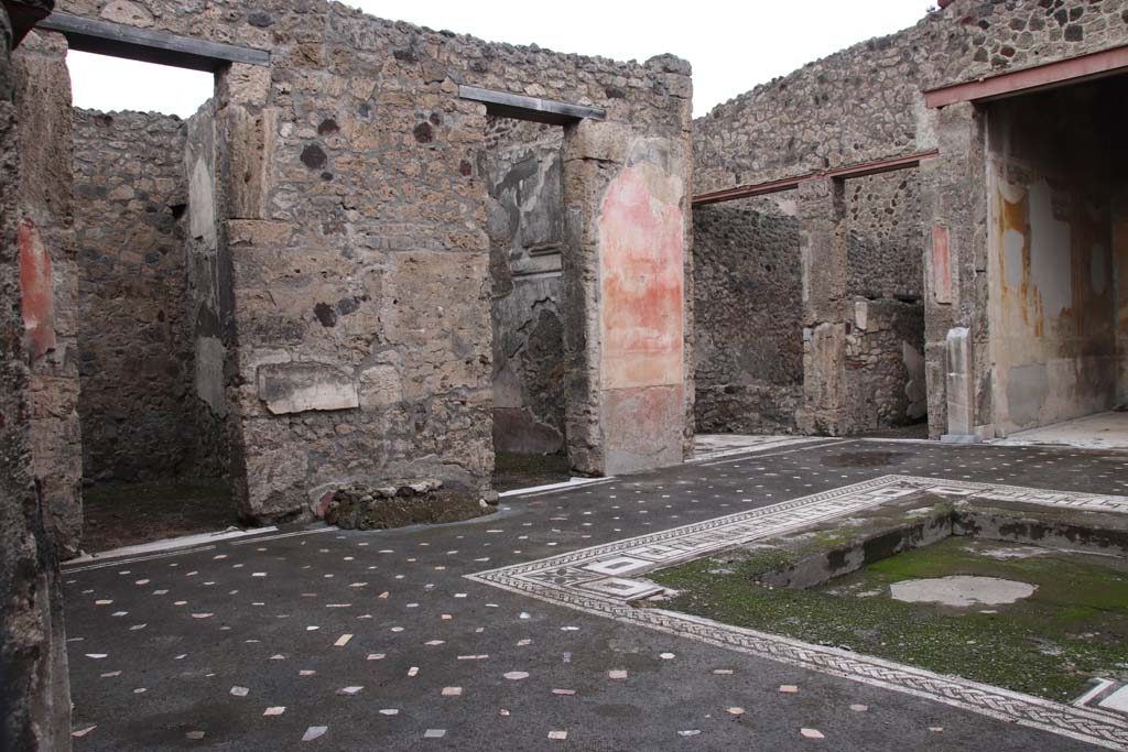 V.1.26 Pompeii. October 2020. Room b, atrium. Looking north-east to rooms, c, d and e. 
The remains of the base for the money chest are between the two cubicula, rooms c and d. Photo courtesy of Klaus Heese.

