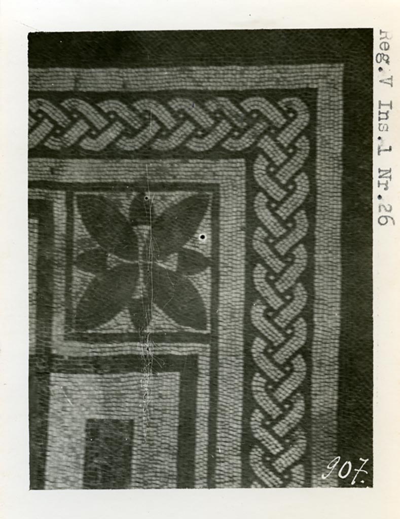 V.1.26 Pompeii. Pre-1937-39. Room “b”, detail of mosaic around the edge of the impluvium in atrium.
Photo courtesy of American Academy in Rome, Photographic Archive. Warsher collection no. 907.

