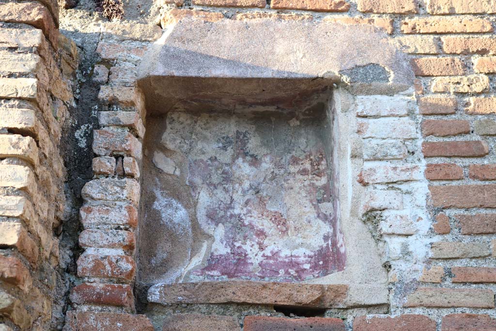 V.1.30 Pompeii. December 2018. Niche on north wall at west end. Photo courtesy of Aude Durand.