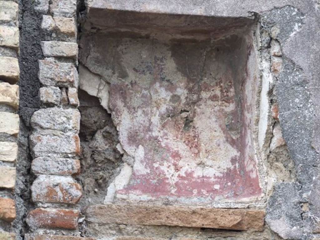V.1.30 Pompeii. December 2007. Niche on north wall.  According to Boyce, the back wall of the niche was last painted red with a blue border. Underneath this last coat of plaster, several earlier ones could be seen by him. See Boyce G. K., 1937. Corpus of the Lararia of Pompeii. Rome: MAAR 14. (82, p .33) 
