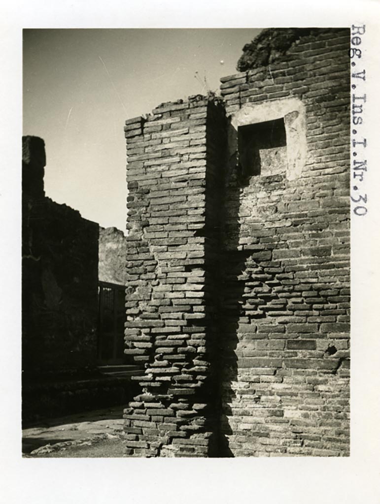 V.1.30 Pompeii. Pre-1937-39. Looking towards niche at west end of north wall.
Photo courtesy of American Academy in Rome, Photographic Archive. Warsher collection no. 1930.
