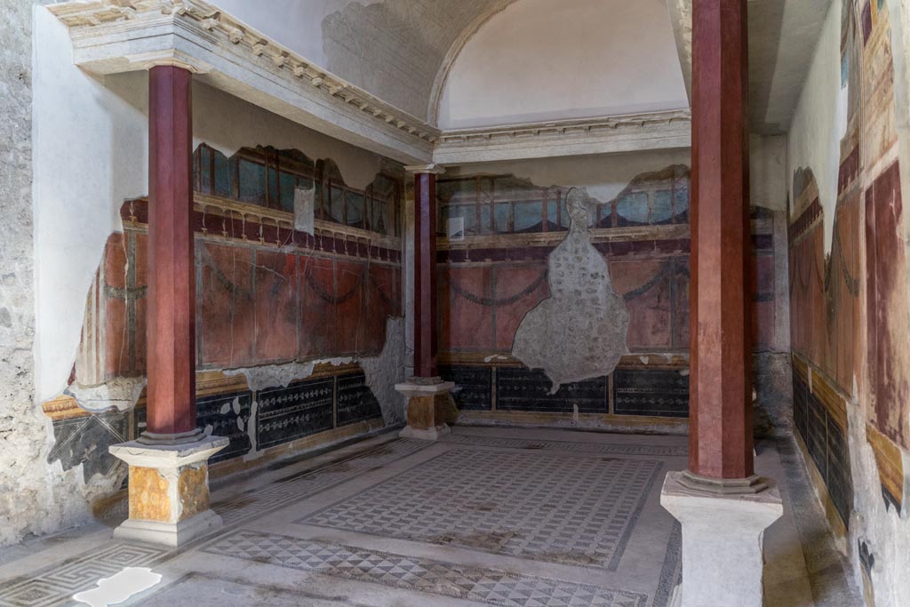 V.2.i Pompeii. March 2023. Room 21, Corinthian oecus, looking north-east. Photo courtesy of Johannes Eber.