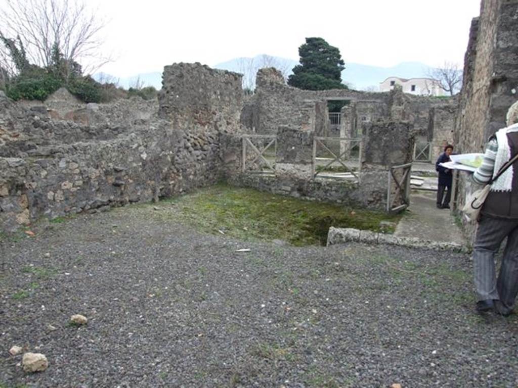 V.4.1 Pompeii. December 2007. Looking south to the remains of the front of the house. According to Garcia y Garcia, this area was bombed during the night of 16th September 1943. This caused the destruction of the atrium and of the three rooms to the east. Part of the eastern perimeter wall also fell. Garcia y Garcia said that in 1982, in one of these rooms he could see a large abyss caused by the subsidence of the floor into the underneath cistern. Perhaps this was the place where the bomb fell. See Garcia y Garcia, L., 2006. Danni di guerra a Pompei. Rome: L’Erma di Bretschneider. (p.62)
