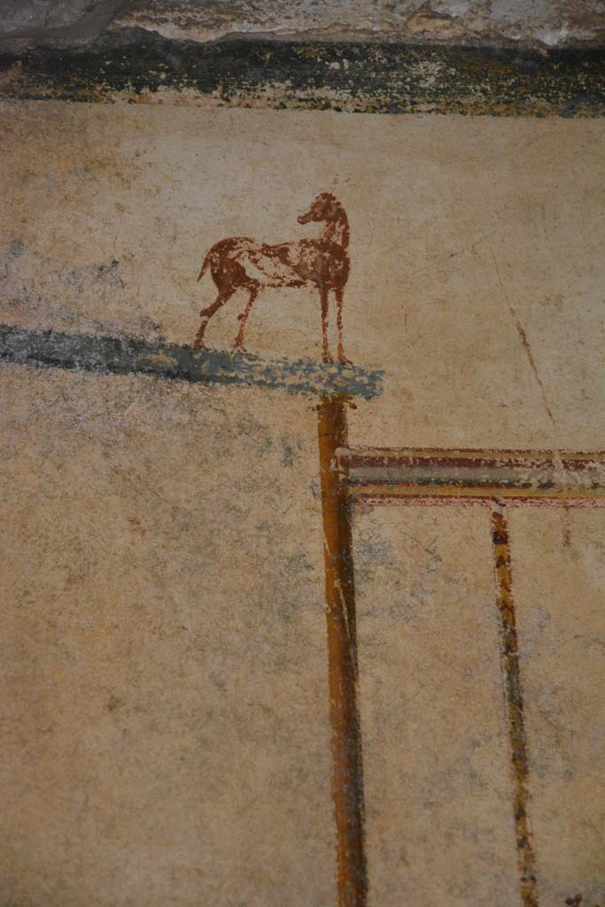 V.4.a Pompeii. March 2018. Room ‘c’, detail from upper south wall, west end of centre.
Foto Annette Haug, ERC Grant 681269 DÉCOR.
