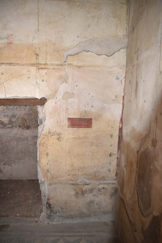 V.4.a Pompeii. March 2018. Room ‘c’, east side of north wall and north-east corner.
Foto Annette Haug, ERC Grant 681269 DÉCOR.
