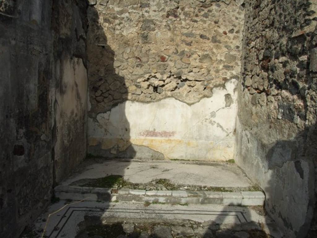 VI.1.7 Pompeii. December 2007. Room 38, north wall with remains of (now) yellow zoccolo.
According to PPM at the centre of the (black) zoccolo of the north wall of the alcove was a panel decorated with hanging garlands.
In the centre of the north wall was a large panel painted with an aedicula, and with a predella at its base, in IV style.
Found on another wall of this cubiculum was a painting of Mars and Venus embracing, accompanied by a dog.
See Carratelli, G. P., 1990-2003. Pompei: Pitture e Mosaici. Vol. IV. Roma: Istituto della enciclopedia italiana, p. 22.
