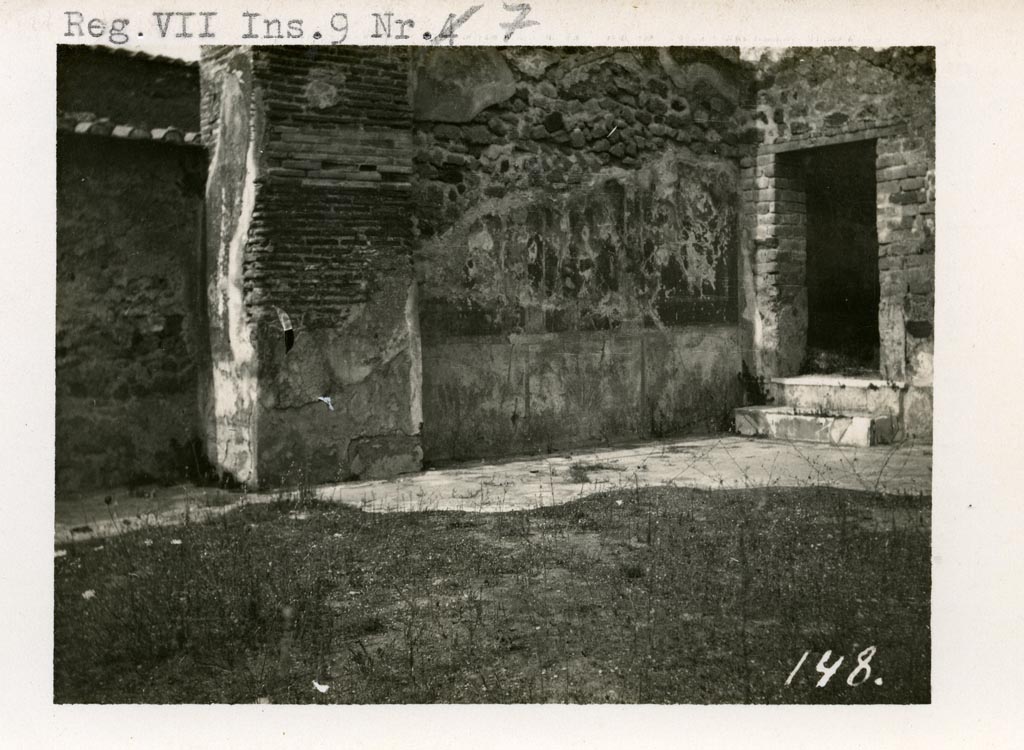 VI.1.13 Pompeii but shown as VII.9.4 or 7 on photo. Pre-1937-39. Looking towards east end of north wall.
Photo courtesy of American Academy in Rome. Warsher collection no. 148.

