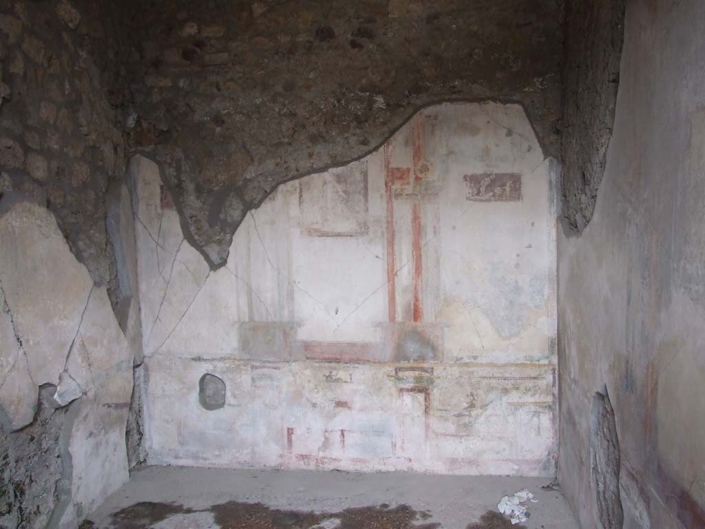 VI.7.18 Pompeii. December 2006. South wall of oecus/cubiculum to south of peristyle. 