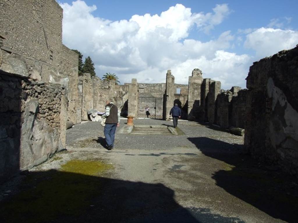 VI.8.22 Pompeii.  March 2009.  Room 13.  Tablinum, looking east across atrium.