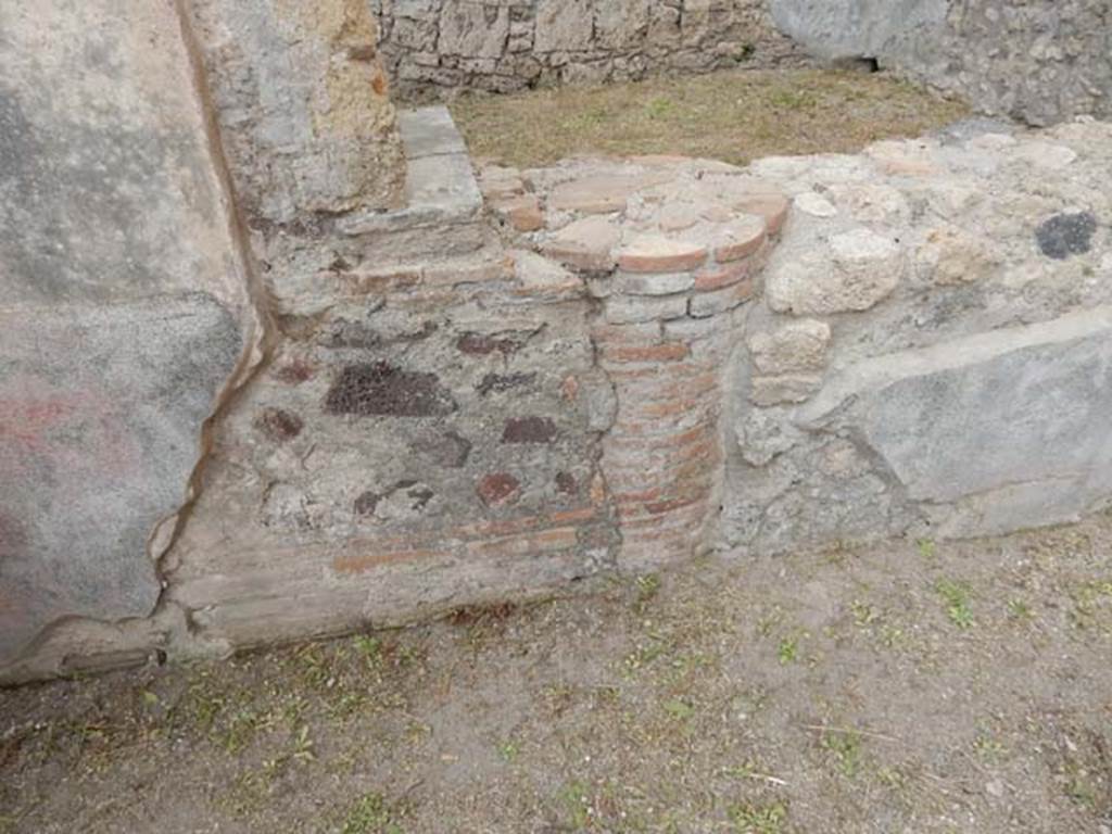 VI.8.22 Pompeii. May 2017. Triclinium, looking towards remains of column in west wall. Photo courtesy of Buzz Ferebee.

