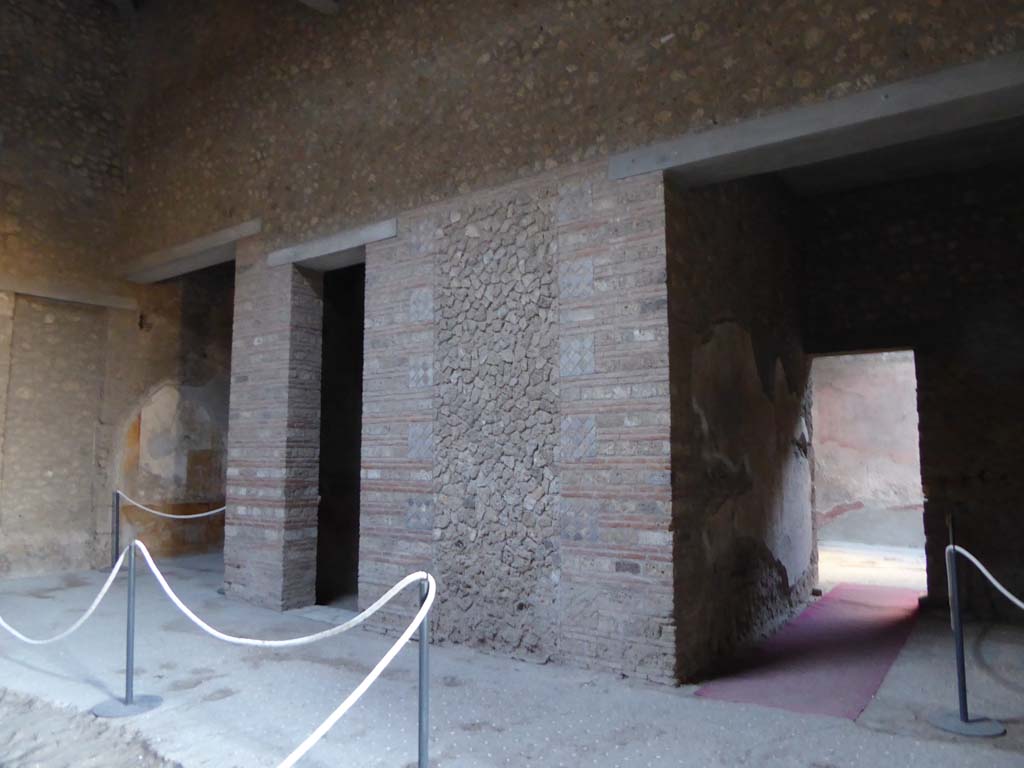 VI.8.23 Pompeii. January 2017. Looking west along north side of atrium. 
Foto Annette Haug, ERC Grant 681269 DÉCOR.

