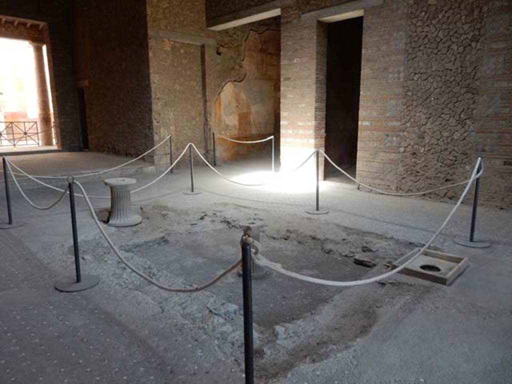 VI.8.23 Pompeii. May 2017. Looking north-west across atrium towards tablinum, north ala and room on north side. Photo courtesy of Buzz Ferebee.
