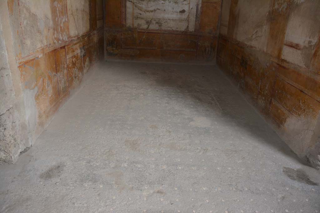 VI.8.23 Pompeii. September 2019. Detail of flooring in north ala, at rear, and in atrium, in front.
Foto Annette Haug, ERC Grant 681269 DÉCOR.

