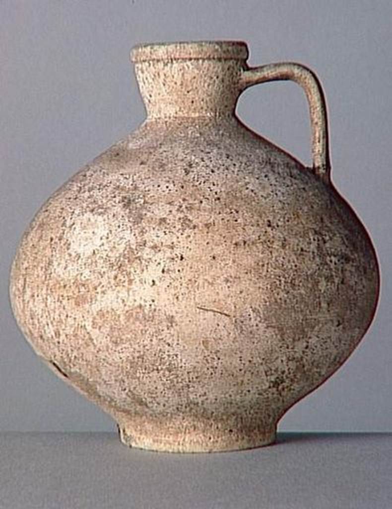 VI.9.1 Clay jug.  OA 1845 Cruche, muse Cond, photo RMN  R.G. Ojeda