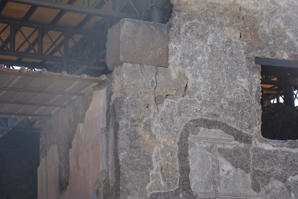 VI.9.6 Pompeii. July 2017. Detail from upper doorway on south side of doorway.
Foto Annette Haug, ERC Grant 681269 DÉCOR.

