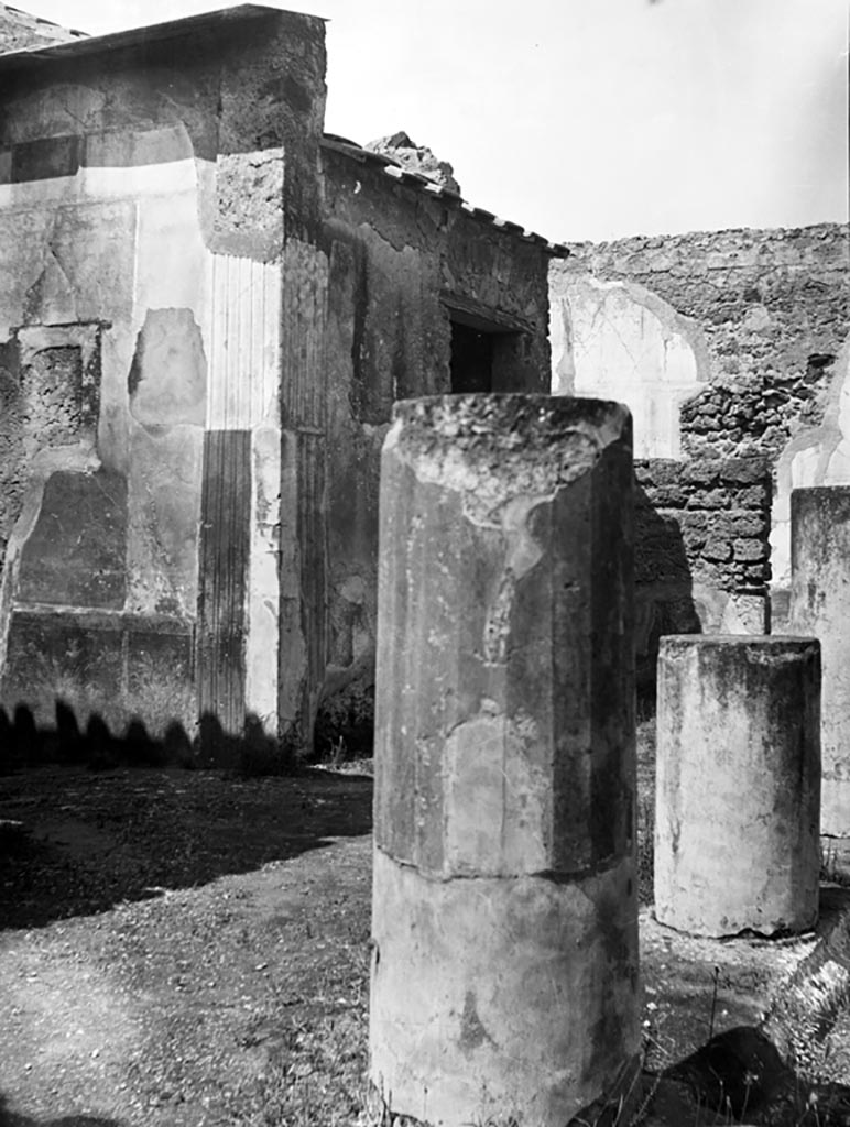 VI.9.6 Pompeii. W.766. Room 3, looking north across west portico towards rooms in north-west corner of atrium. 
On the left is the north wall of the entrance corridor, room 1 with painted plaster.
Photo by Tatiana Warscher. Photo © Deutsches Archäologisches Institut, Abteilung Rom, Arkiv. 
