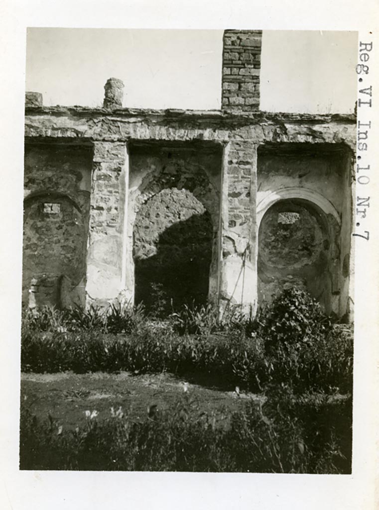 VI.10.7 Pompeii. Pre-1937-39. Looking towards east side of garden.
Photo courtesy of American Academy in Rome, Photographic Archive. Warsher collection no. 1730
