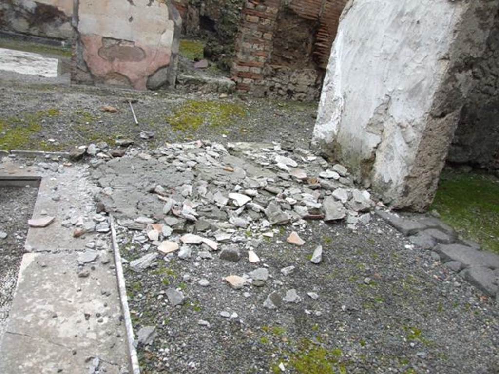 VI.10.11 Pompeii. March 2009. Room 3, atrium with plaster fallen from wall next to doorway of room 5.