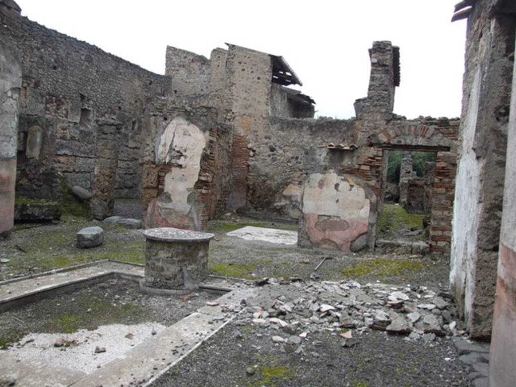 VI.10.11 Pompeii.  March 2009.  Room 3.  Looking north along east side of atrium.