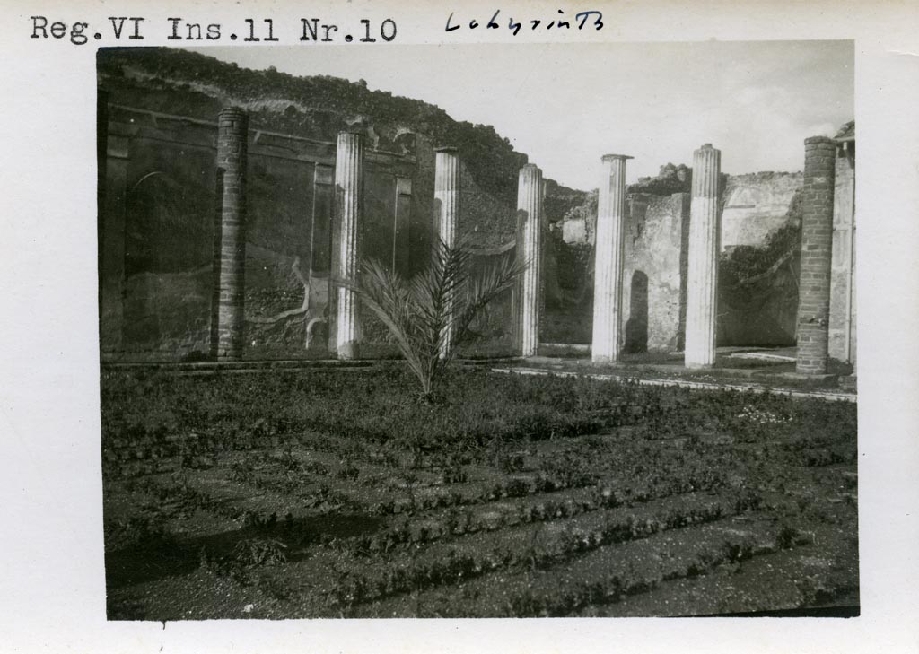 VI.11.10 Pompeii. Pre-1937-39. Looking north-west across peristyle.
Photo courtesy of American Academy in Rome, Photographic Archive. Warsher collection no. 451.
