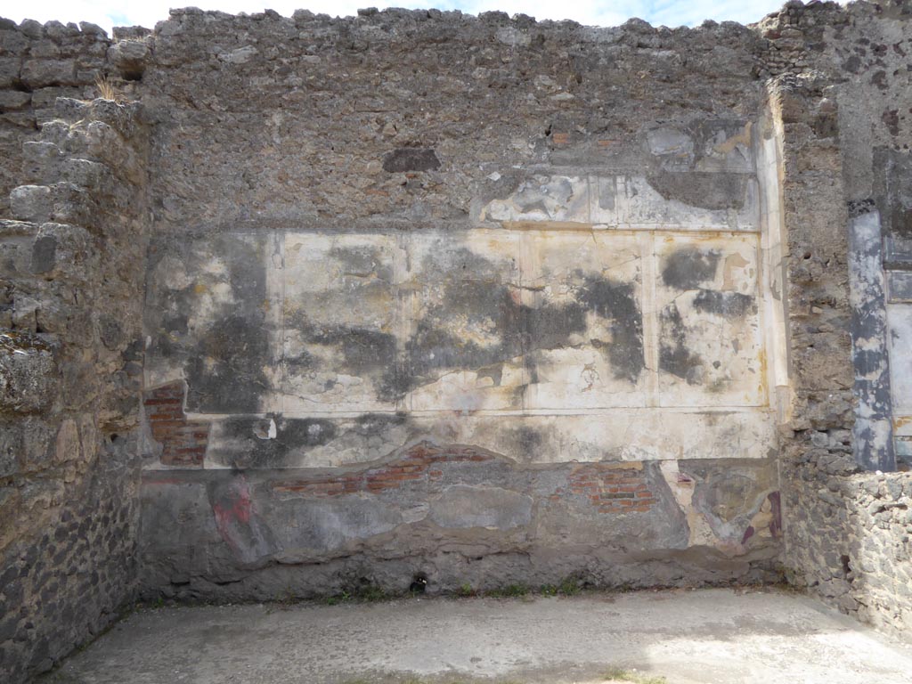 VI.12.2 Pompeii. September 2015. Room 35, west wall of dining room. 
Foto Annette Haug, ERC Grant 681269 DÉCOR.
