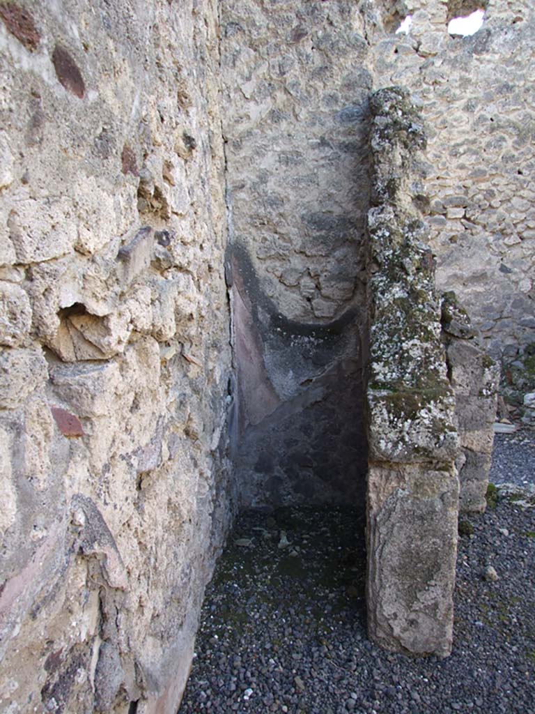 VI.14.22 Pompeii. December 2007. Room 10, room to east of kitchen. Small alcove in south-west corner.