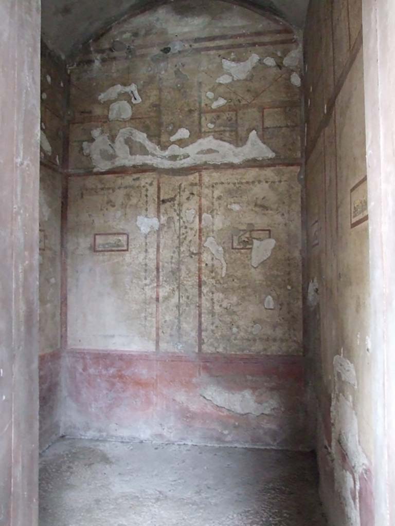 VI.15.1 Pompeii. December 2006. 
Looking towards east wall into bedroom with bird paintings, in north-east corner of atrium.
(PPM – room k)
