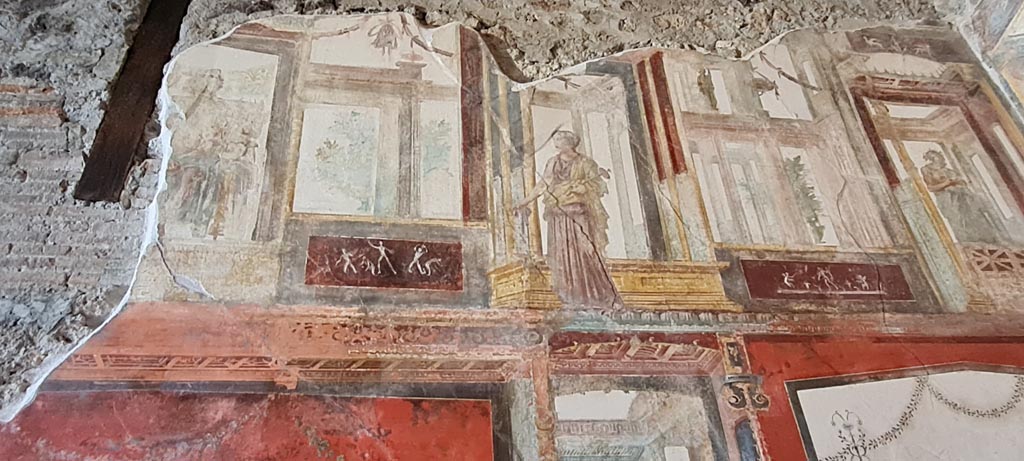 VI.15.1 Pompeii. April 2023. Upper north wall and north-east corner of exedra. Photo courtesy of Giuseppe Ciaramella.