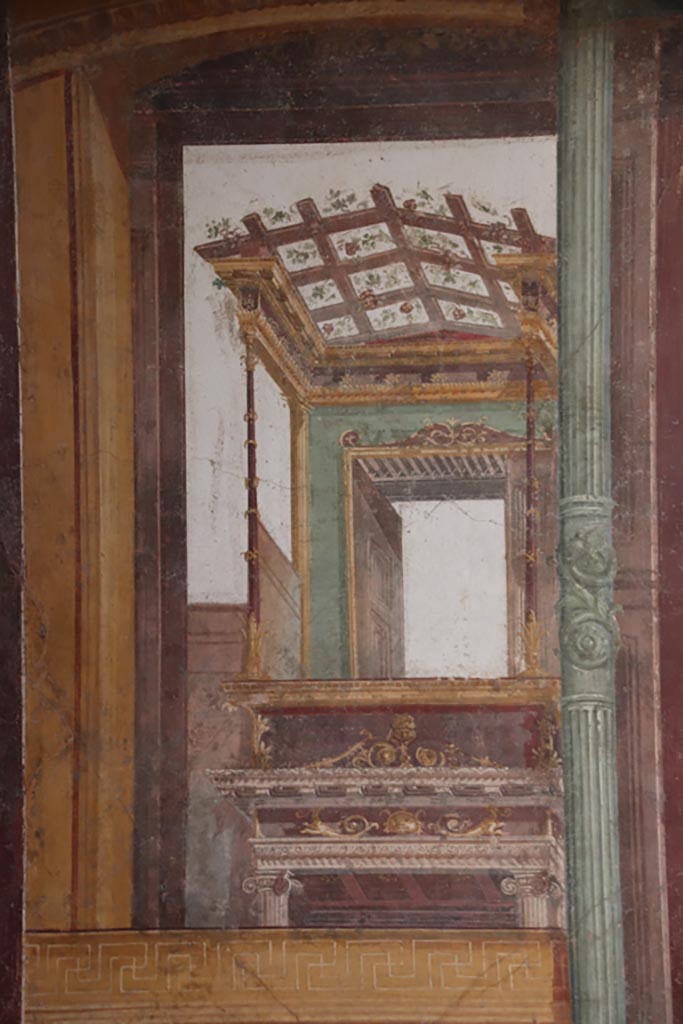 VI.15.1 Pompeii. October 2023. 
Architectural wall painting on east wall in north-east corner of exedra. Photo courtesy of Klaus Heese. 
