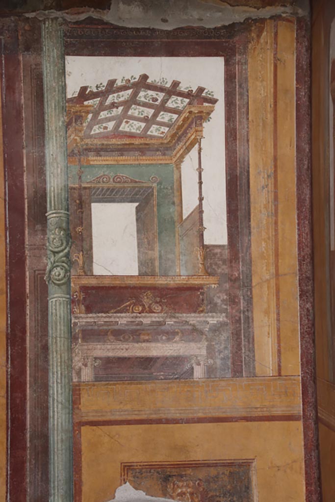 VI.15.1 Pompeii. October 2023. 
Architectural wall painting on east wall at south end in south-east corner of exedra.
Photo courtesy of Klaus Heese.
