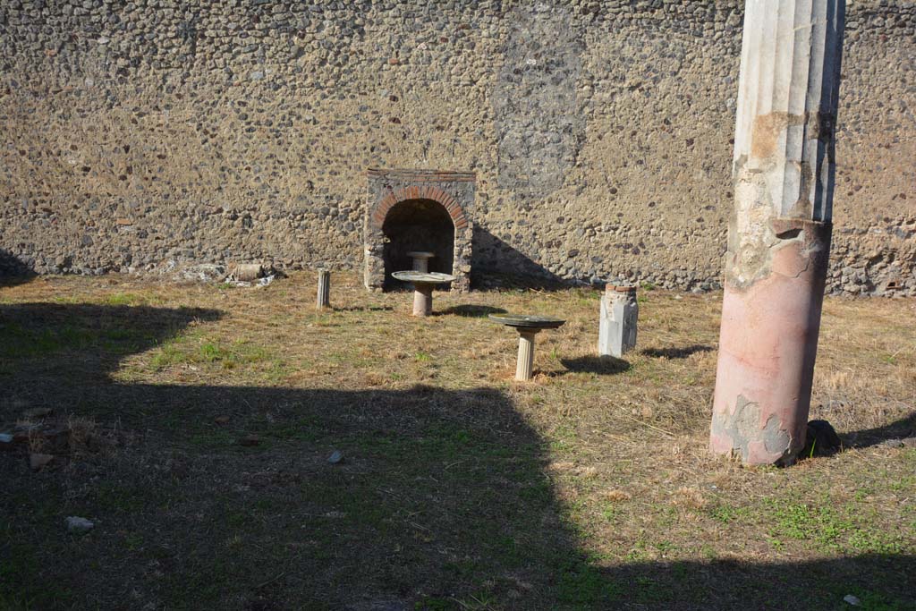 VI 15 5 Pompeii. October 2019. Looking west to garden area from tablinum 7.
Foto Annette Haug, ERC Grant 681269 DCOR.
