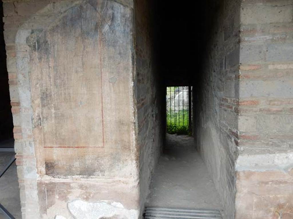 VI.16.7 Pompeii. May 2016. Looking east towards entrance to corridor 01, leading to VI.16.6. Photo courtesy of Buzz Ferebee.

