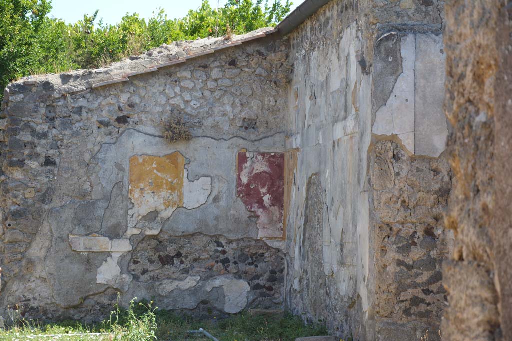 VI.16.19 Pompeii. July 2017. Room J, looking towards south-east corner.
Foto Annette Haug, ERC Grant 681269 DCOR.
