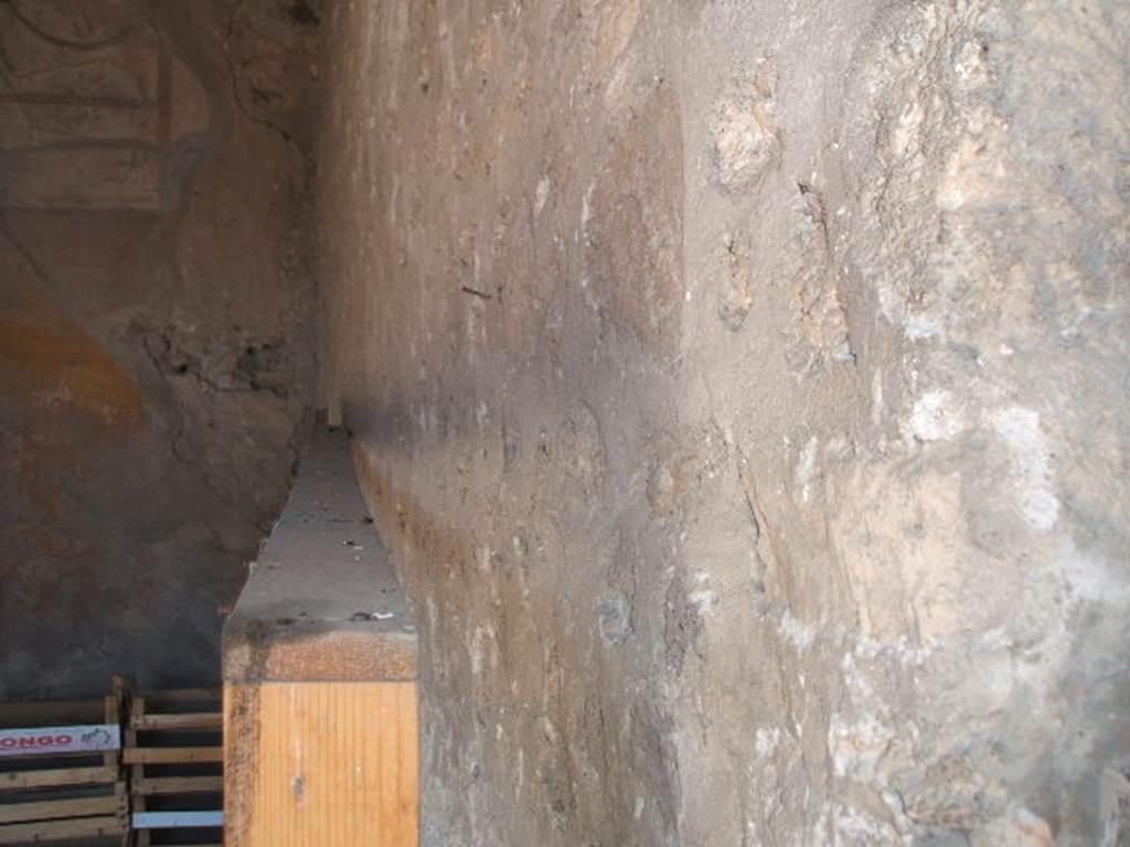 VI.16.19 Pompeii. May 2005. Looking north through doorway in west wall of room H, along east wall of room G, triclinium of VI.16.26/27. 

