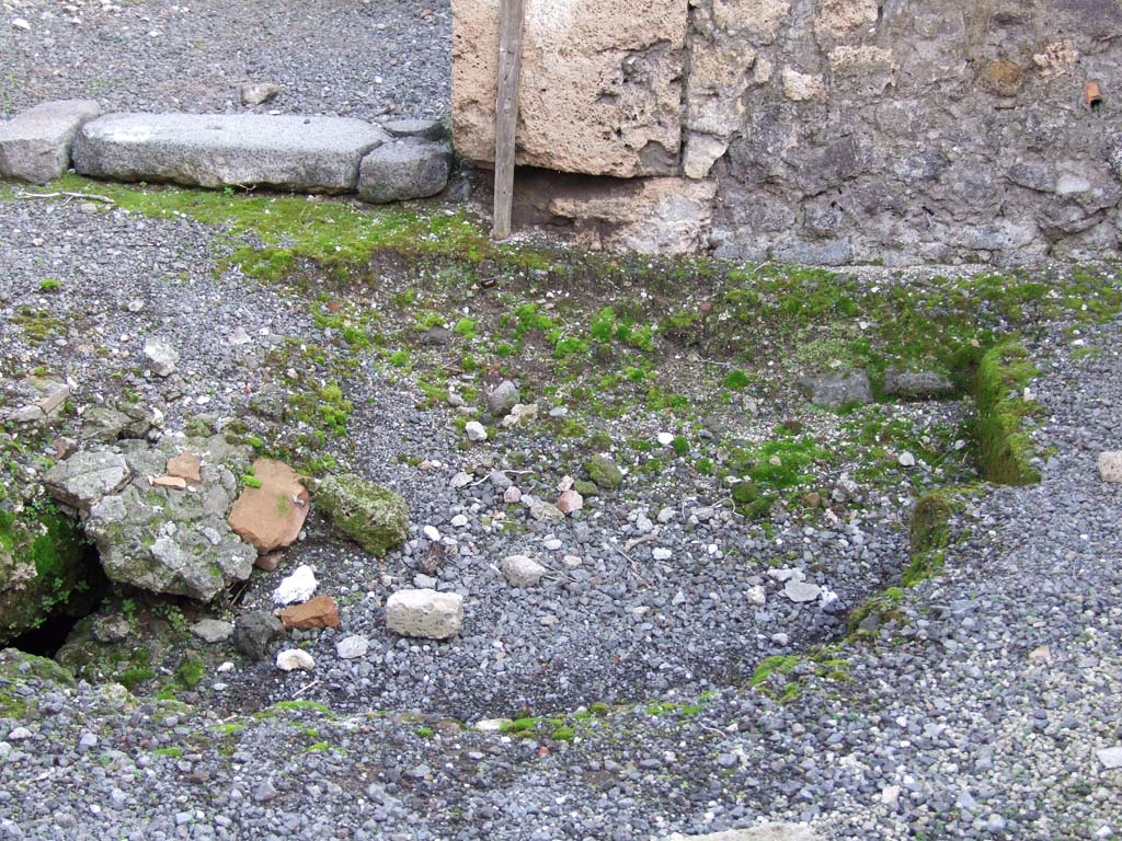 VII.1.39 Pompeii. December 2006. Site of steps to cellar, now blocked.  