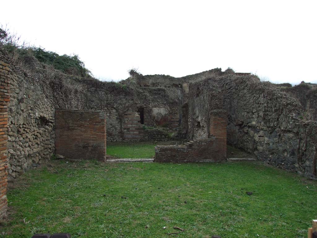 VII.3.8 Pompeii. December 2007. 
Looking south across shop areas “m” and “o” to large room (tablinum) “a” with a window, and corridor “b” to rear at side.
