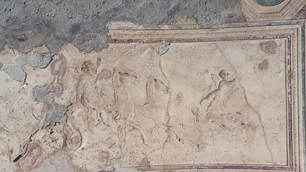 VII.5.24 Pompeii. August 2021. 
Detail of stucco plaque in centre of upper vaulted ceiling at south end of tepidarium.
Foto Annette Haug, ERC Grant 681269 DCOR.
