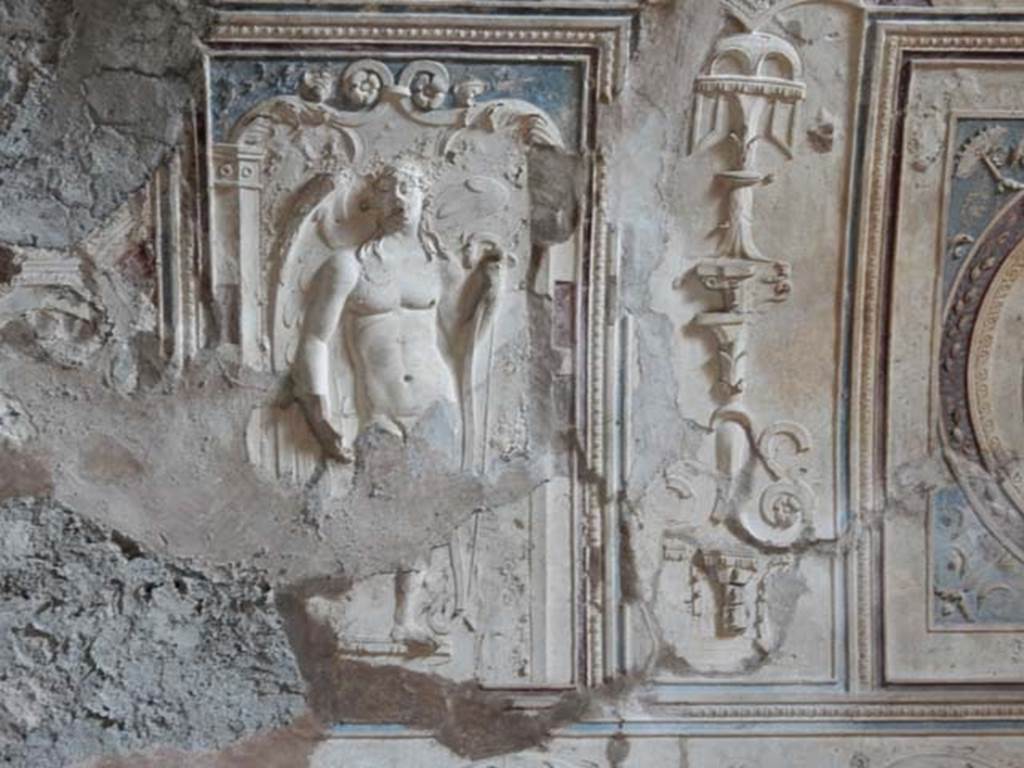VII.5.24 Pompeii. May 2015. Detail of ceiling plaster stucco in south-east corner of tepidarium. Photo courtesy of Buzz Ferebee.
