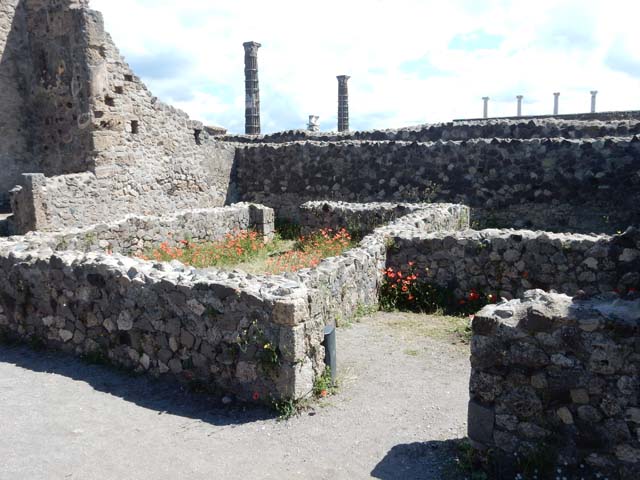 VII.7.2 Pompeii, May 2018. Looking towards area “f” on east side of atrium. Photo courtesy of Buzz Ferebee.