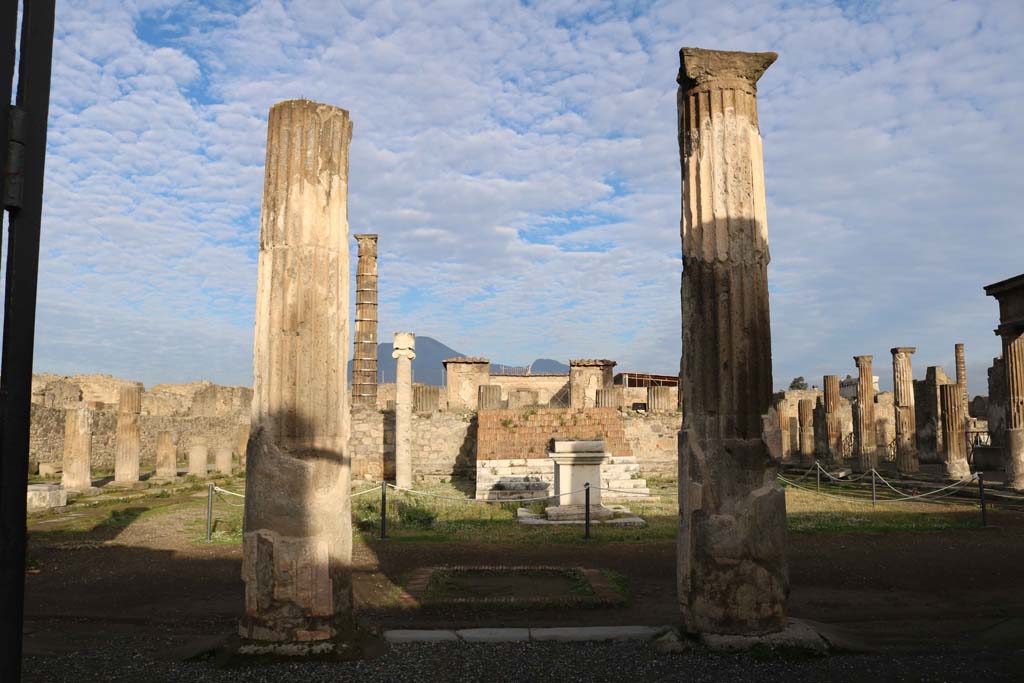 VII.7.32, Pompeii. December 2018. Looking north from entrance doorway. Photo courtesy of Aude Durand.
