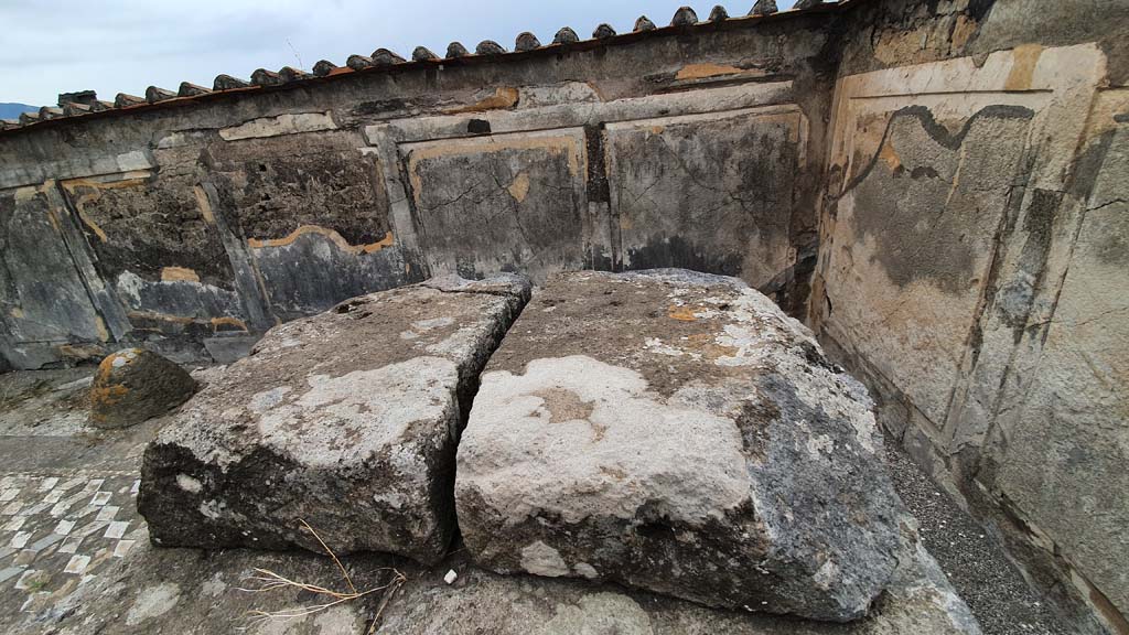 VII.7.32 Pompeii. September 2018. Looking east along flooring on south side of altar.  
Foto Anne Kleineberg, ERC Grant 681269 DÉCOR.
