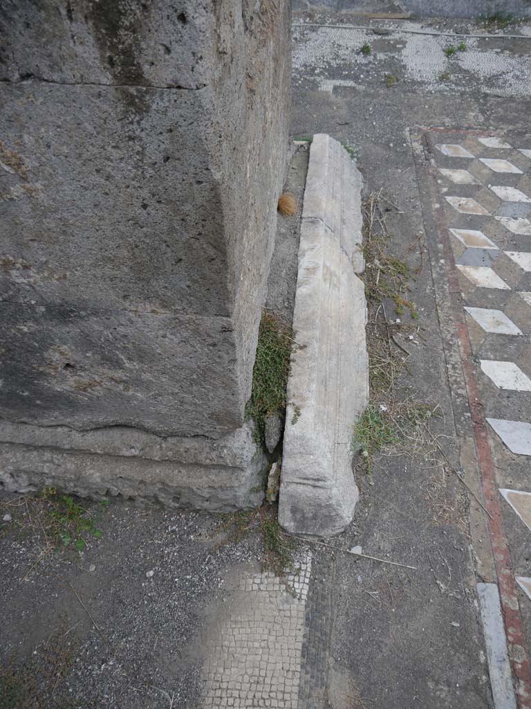 VII.7.32, Pompeii. September 2018. Looking south across cella towards podium.
Foto Anne Kleineberg, ERC Grant 681269 DÉCOR.
