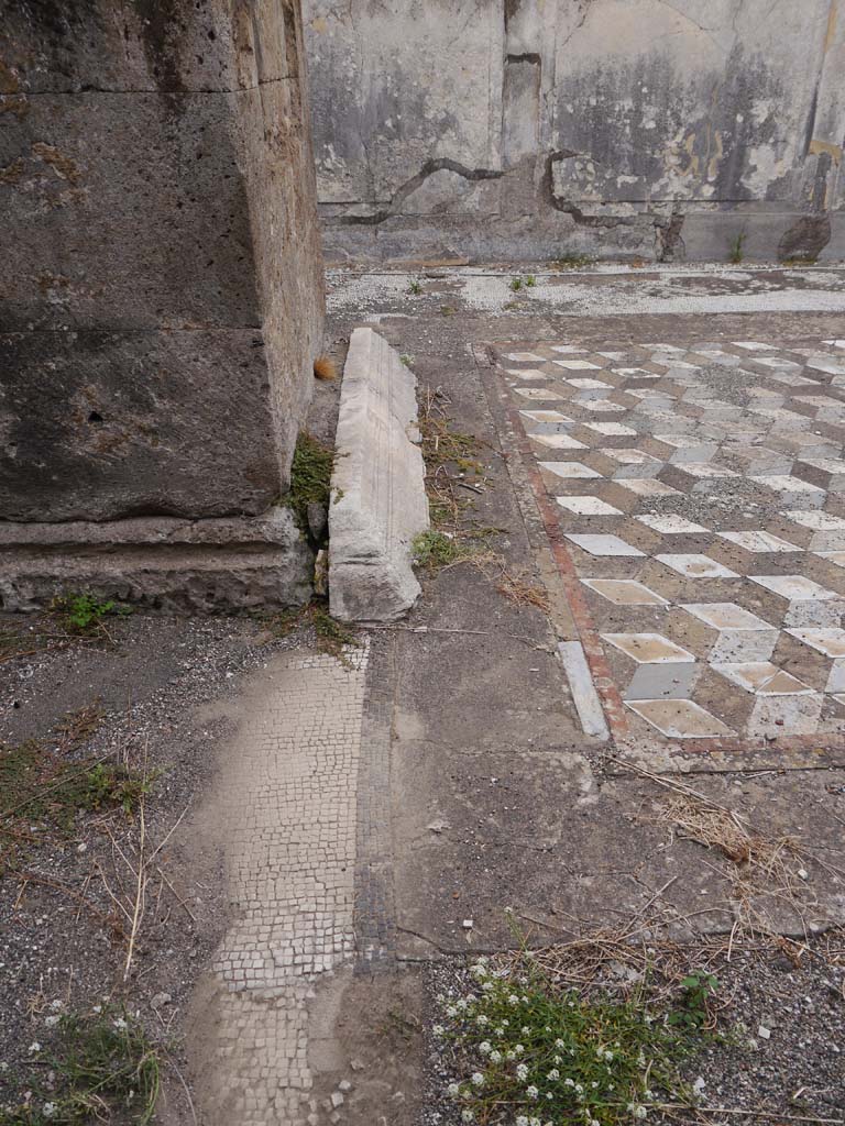 VII.7.32, Pompeii. September 2018. Looking towards interior south-east corner of cella.
Foto Anne Kleineberg, ERC Grant 681269 DÉCOR.
