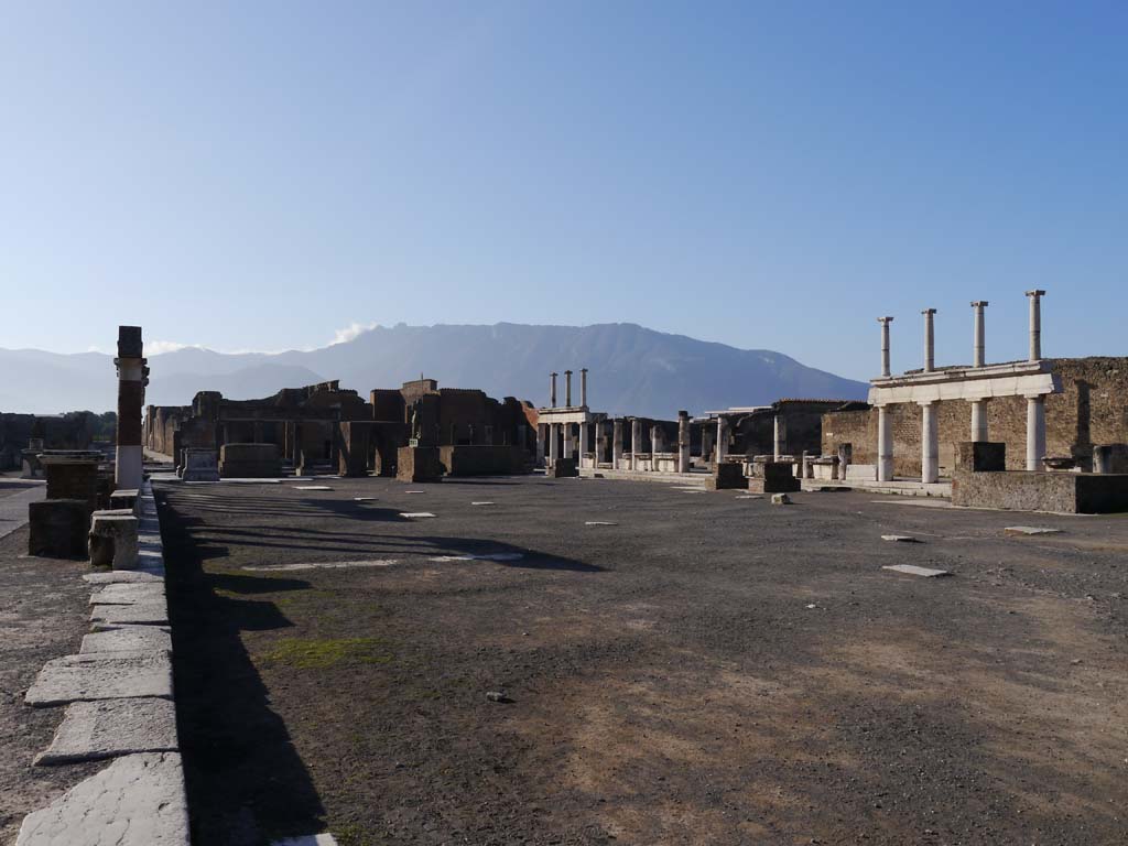 VII.8.00, Pompeii. March 2019. Looking south-west across Forum.  
Foto Anne Kleineberg, ERC Grant 681269 DÉCOR.


