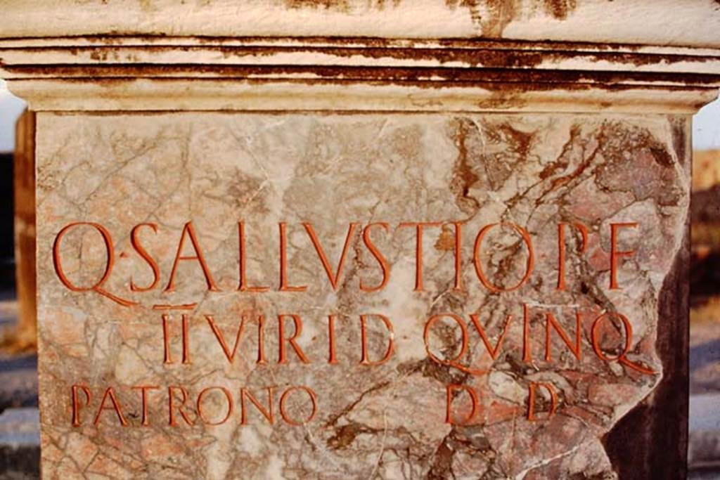 VII.8 Pompeii Forum, 1968. Inscription commemorating Quintus Sallustius. Photo by Stanley A. Jashemski.
Source: The Wilhelmina and Stanley A. Jashemski archive in the University of Maryland Library, Special Collections (See collection page) and made available under the Creative Commons Attribution-Non Commercial License v.4. See Licence and use details. J68f0739
