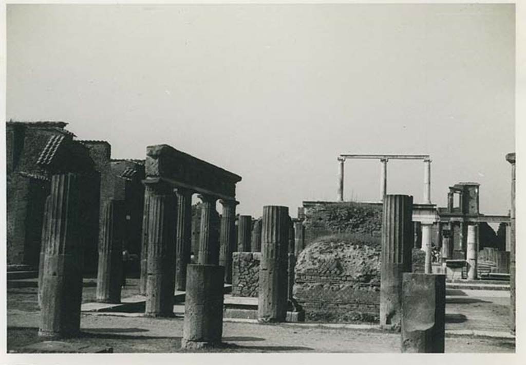 VII.8 Pompeii Forum. 1956. South side, looking west. Photo courtesy of Rick Bauer.