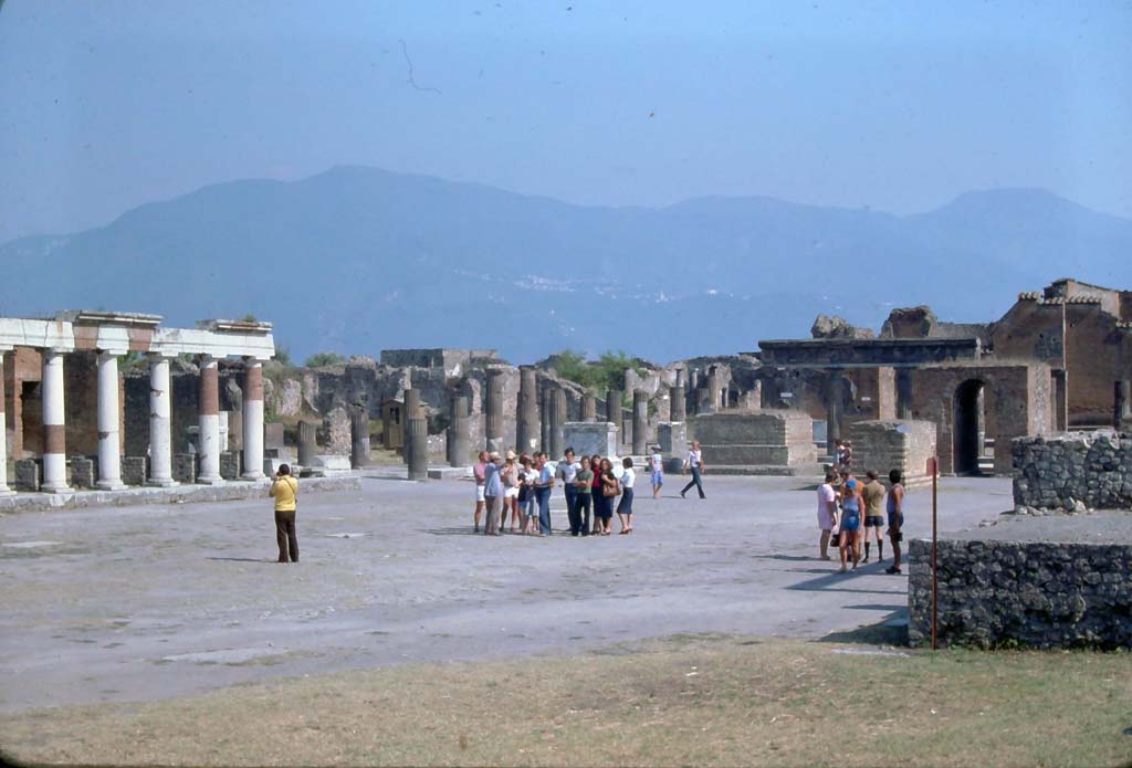 VII.8.00 Pompeii, 7th August 1976. Looking south-east across Forum. 
Photo courtesy of Rick Bauer, from Dr George Fay’s slides collection.
