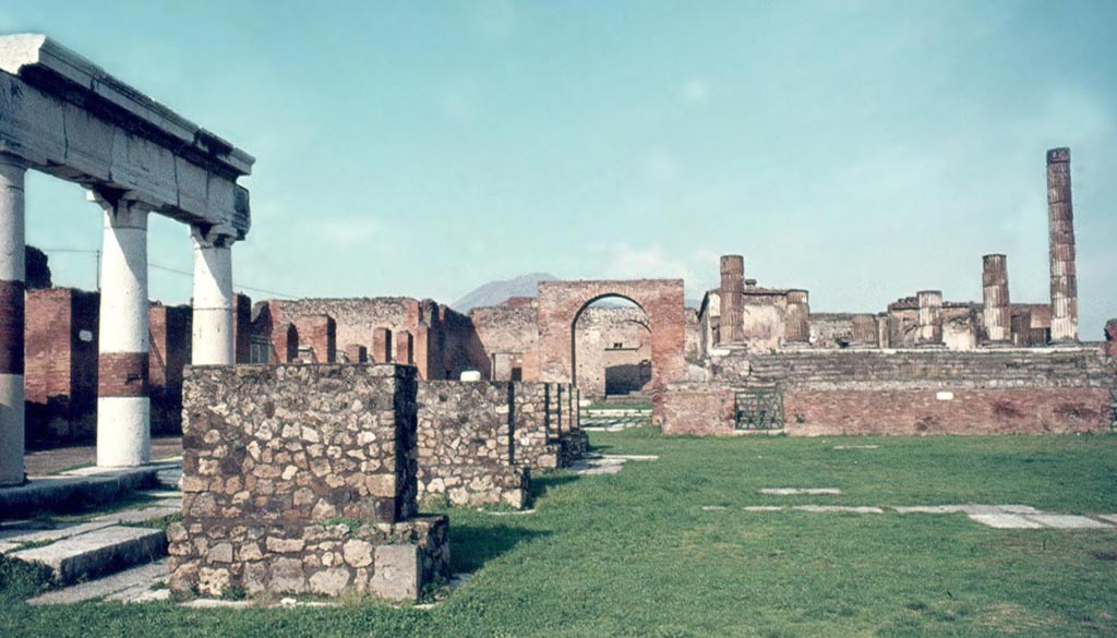 VII.8 Pompeii Forum. January 1977. Looking north along statue bases on west side. Photo courtesy of David Hingston.